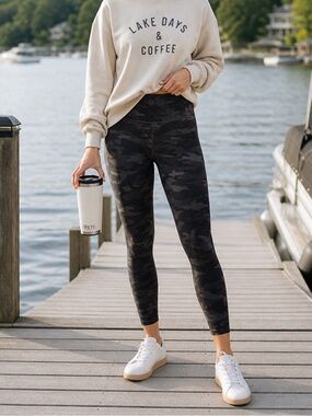 Athleta Ultimate Camo 7/8 Tights Leggings
